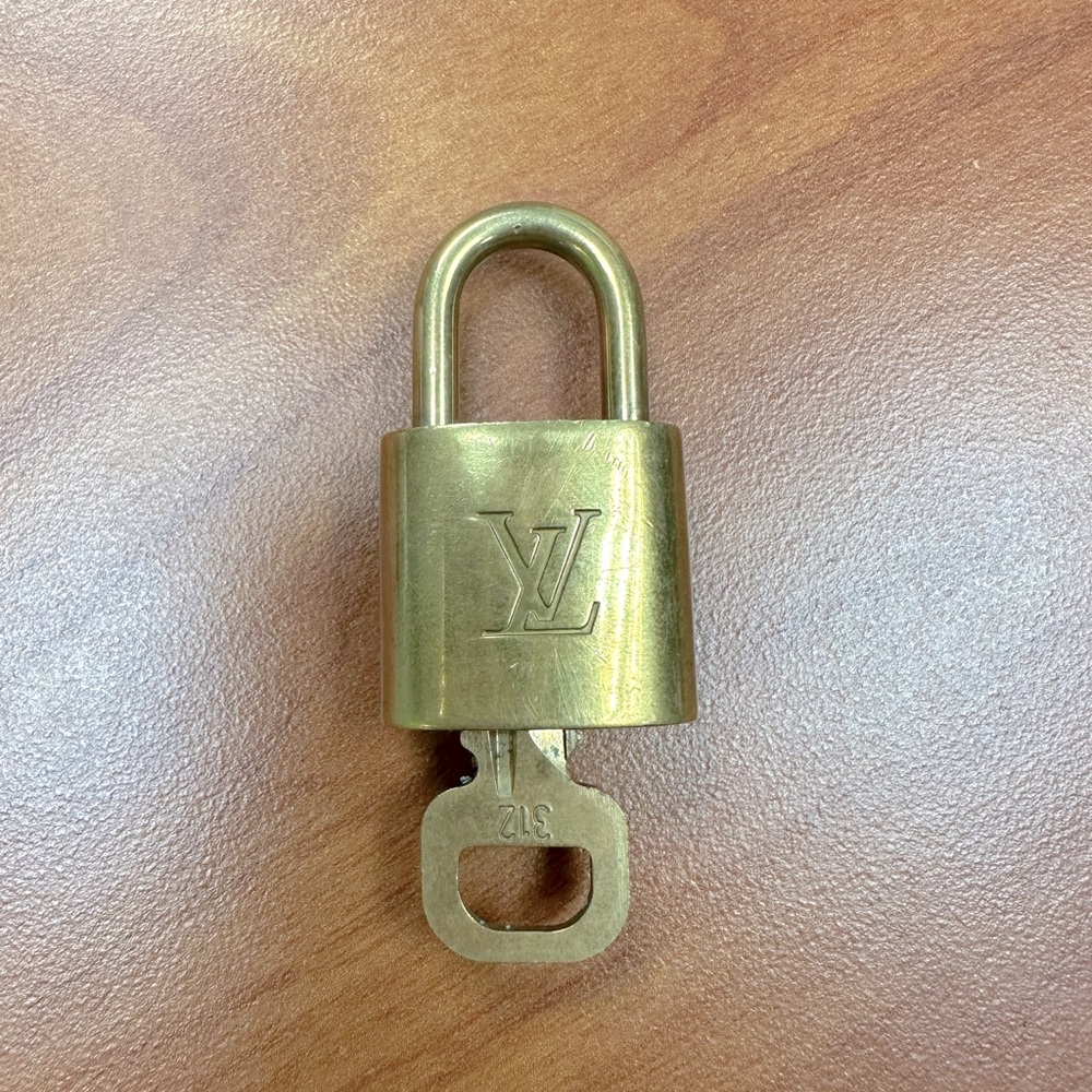 LV lock and key #312